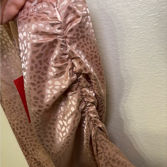 Elegant Leopard Print One-Shoulder Top - Picture 5 of 7